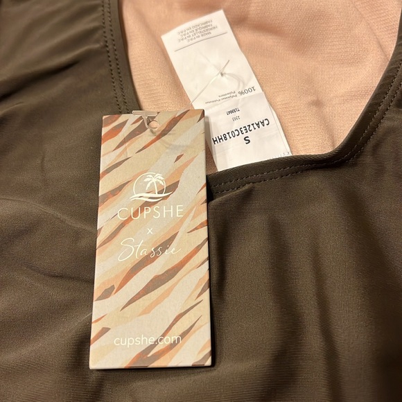 Small size bathing suit, beautiful dark brown by CUPSHE x Stassie - Picture 6 of 13